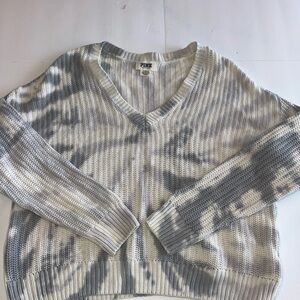 Pink Victoria's Secret L Large Gray and White V-Neck Oversized Sweater